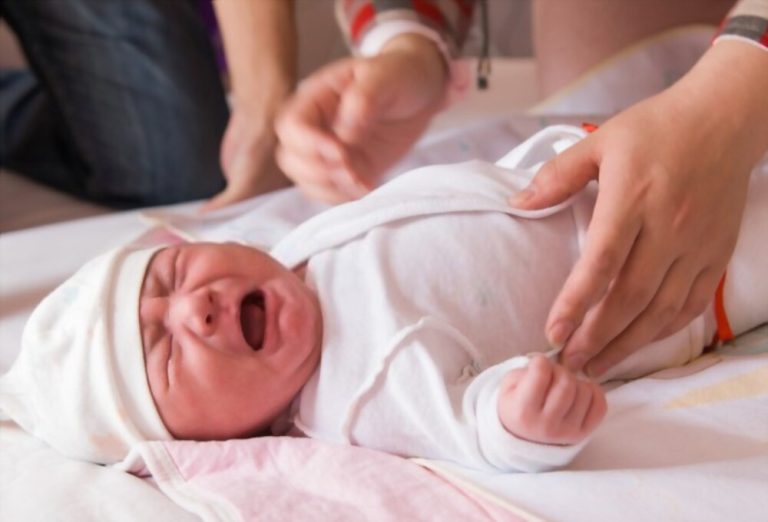 Ağlayan Bebek Nasıl Yatıştırılır?