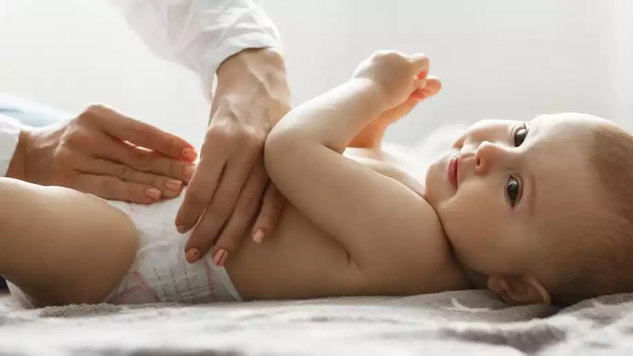 Bebek Kakasında Beyaz Parçalar ve Pütürler Neden Olur?
