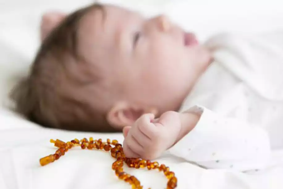 Annelerin Yeni Trendi: Kehribar Kolye Nedir, Ne İşe Yarar?