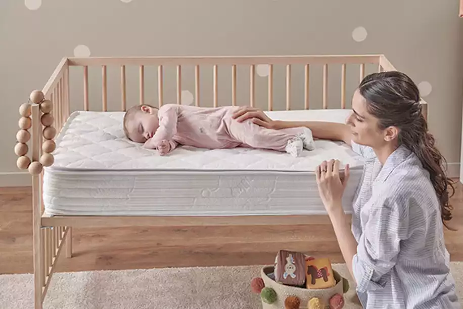 Bebek Gibi Bir Uyku İçin En İyi 9 Bebek Yatağı!