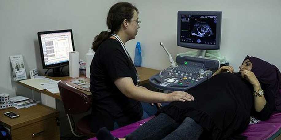 Dünyada Nadir Başvurulan Yöntemle Anne Karnındaki Bebek Ameliyat Edildi