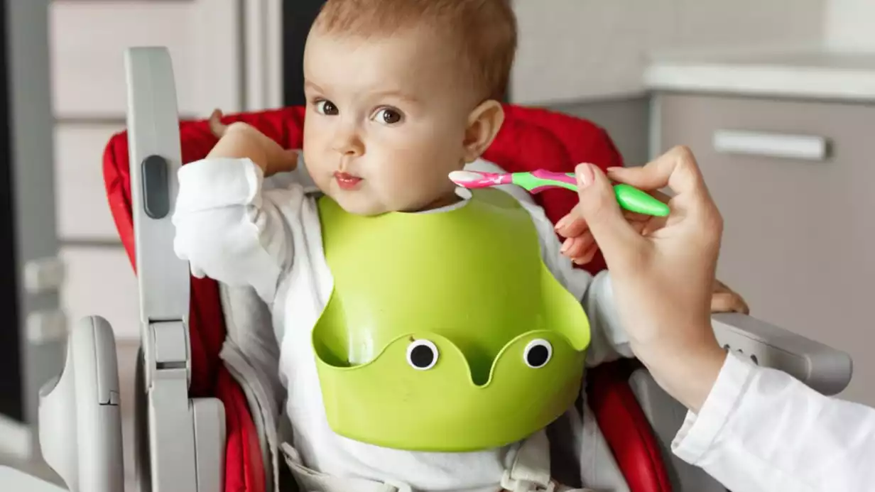 6 Aylık Bebek Beslenmesi Nasıl Olmalı? Örnek Beslenme Tablosu