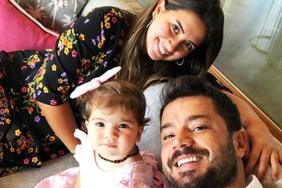 Heyecanlı Bekleyiş Sona Erdi: Buse Terim Kızı Naz'ı Kucağına Aldı!
