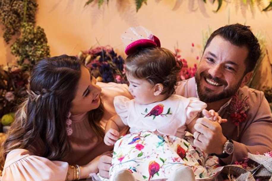 Heyecanlı Bekleyiş Sona Erdi: Buse Terim Kızı Naz'ı Kucağına Aldı!