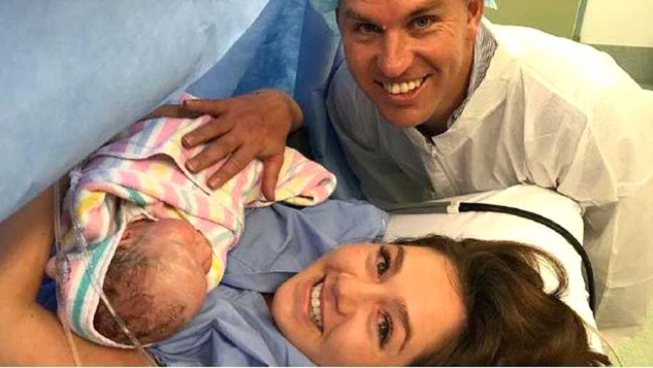 Hayatının En Büyük Sürprizini Yaşayan Anne 11 Ayda 3 Çocuk Dünyaya Getirdi