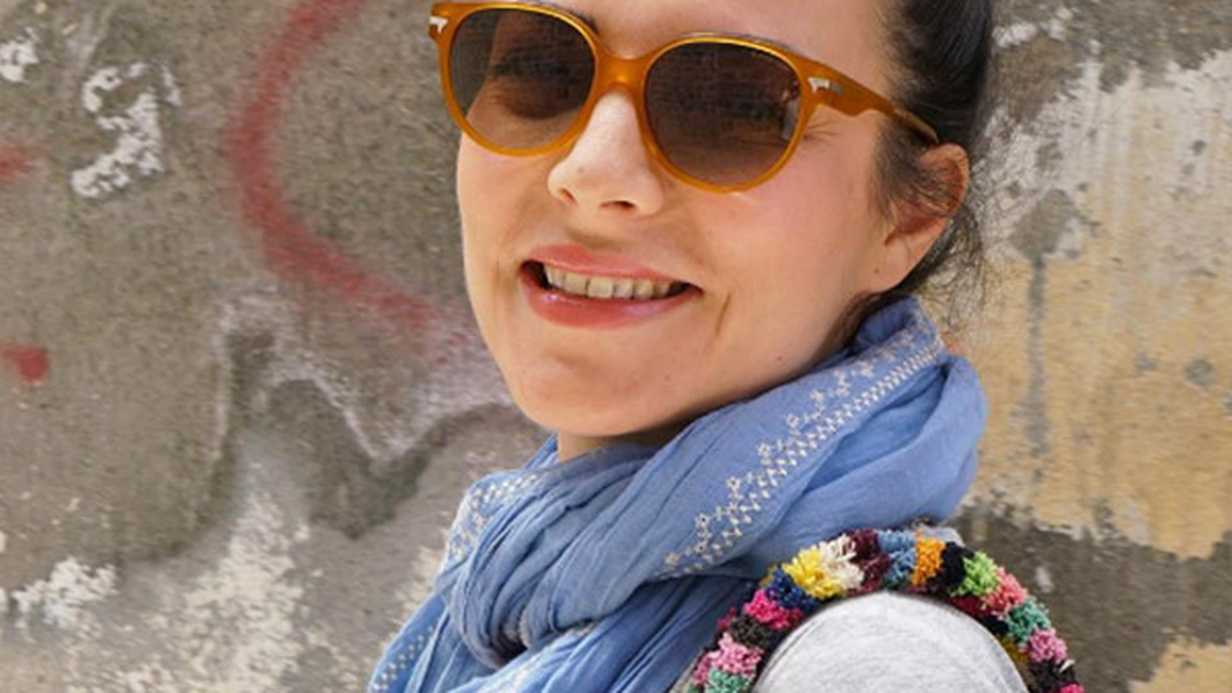Burcu Kara Hamileliğinde Bol Bol Hurma Yiyor!