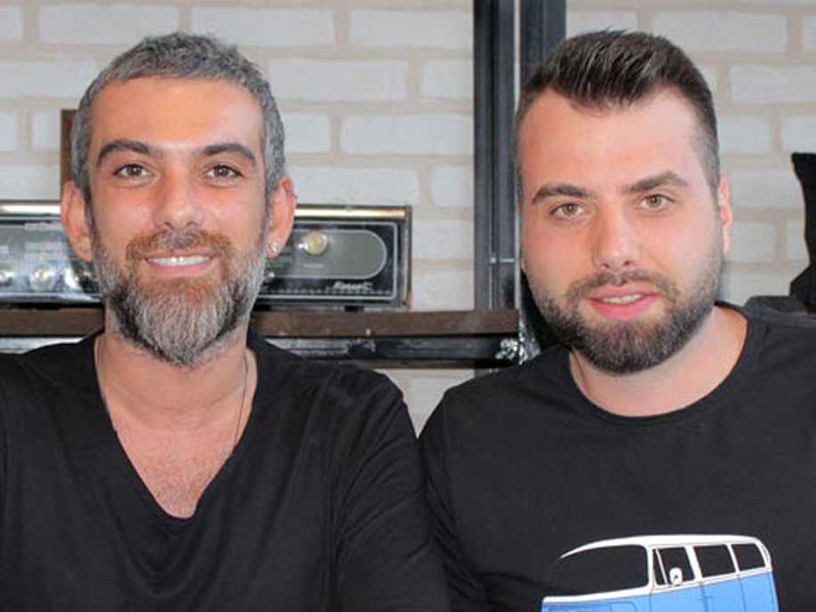 Hakan Akkaya Taşıyıcı Anne İle Baba Olacak!