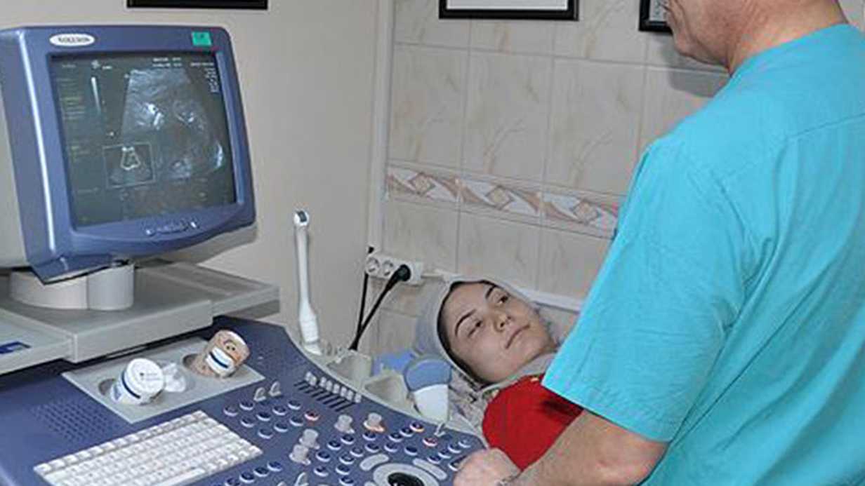 Ayağı Gelişmeyen Bebek Anne Karnında Ameliyat Edildi