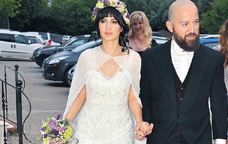Athena'nın Solisti Gökhan Müjdeyi Verdi!  Kardeşi Hakan Özoğuz Baba Oluyor