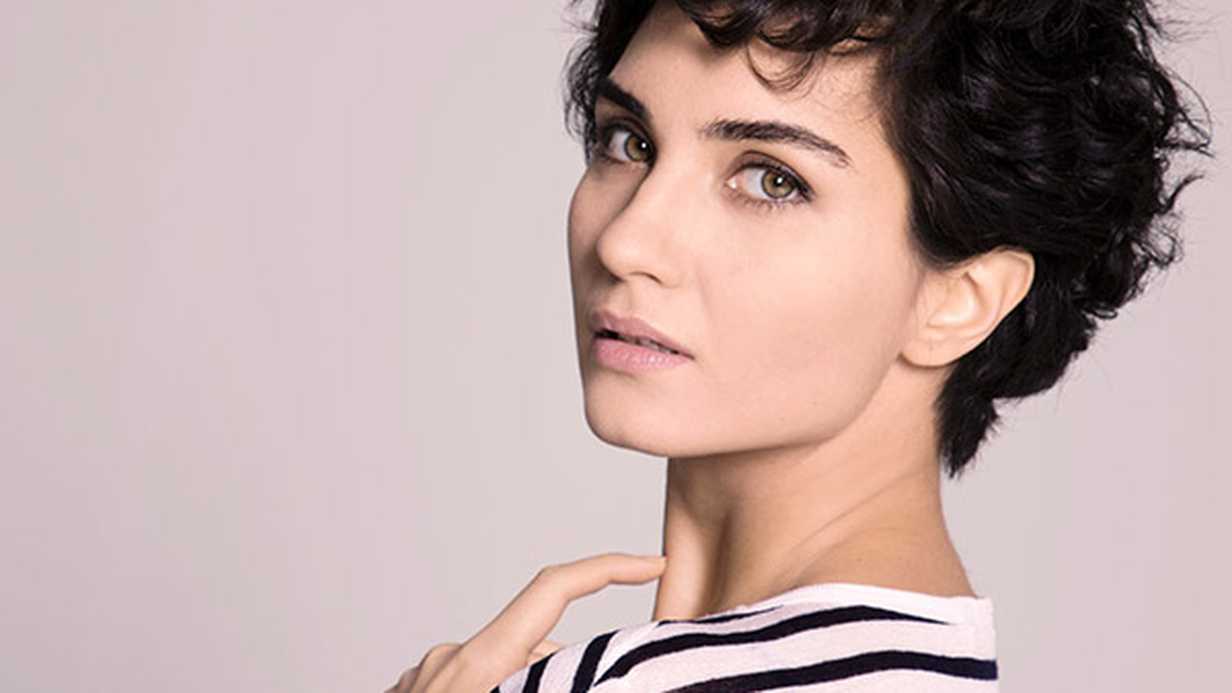 Tuba Büyüküstün Hamile mi? Oyuncunun Son Fotoğrafı Olay Oldu!