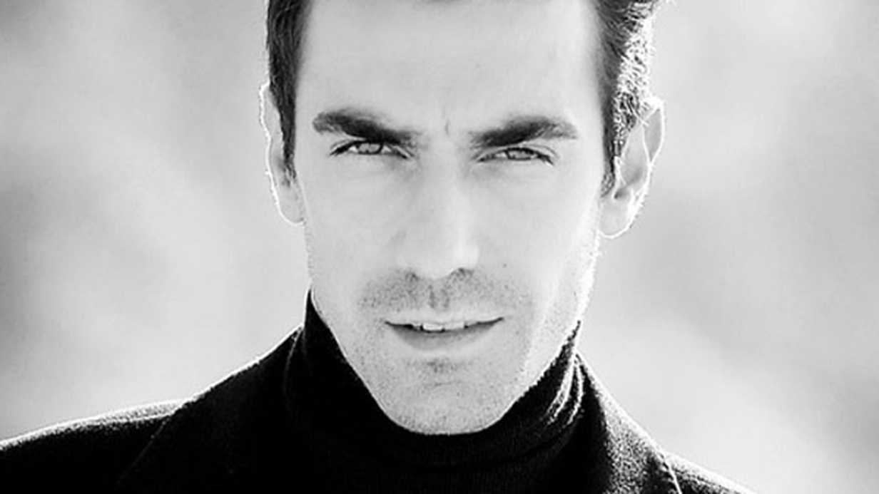 Yakışıklı Oyuncu İbrahim Çelikkol Bebek Özlemi Çekiyor!