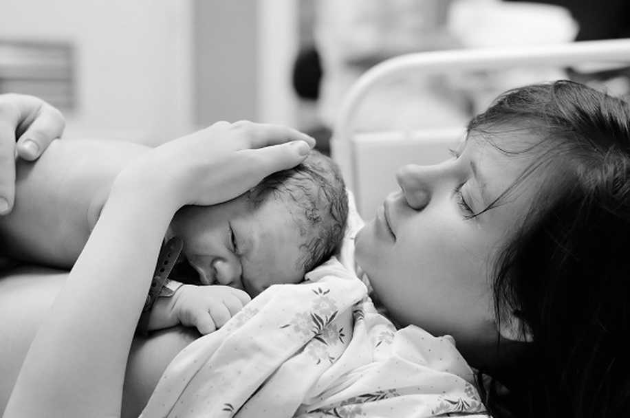 Annelerin Sıcacık Kucağının Gücü: Prematüre Bebeklerde Kanguru Bakımı